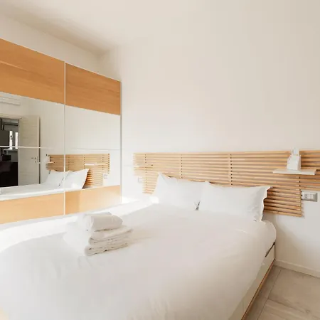 Guesthost - M4 Argonne Design With Balconies Apartment *