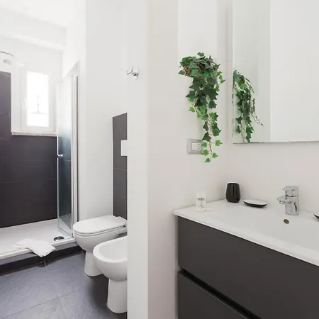 Apartment Guesthost - M4 Argonne Design With Balconies *