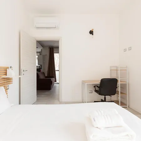 Guesthost - M4 Argonne Design With Balconies * Milan